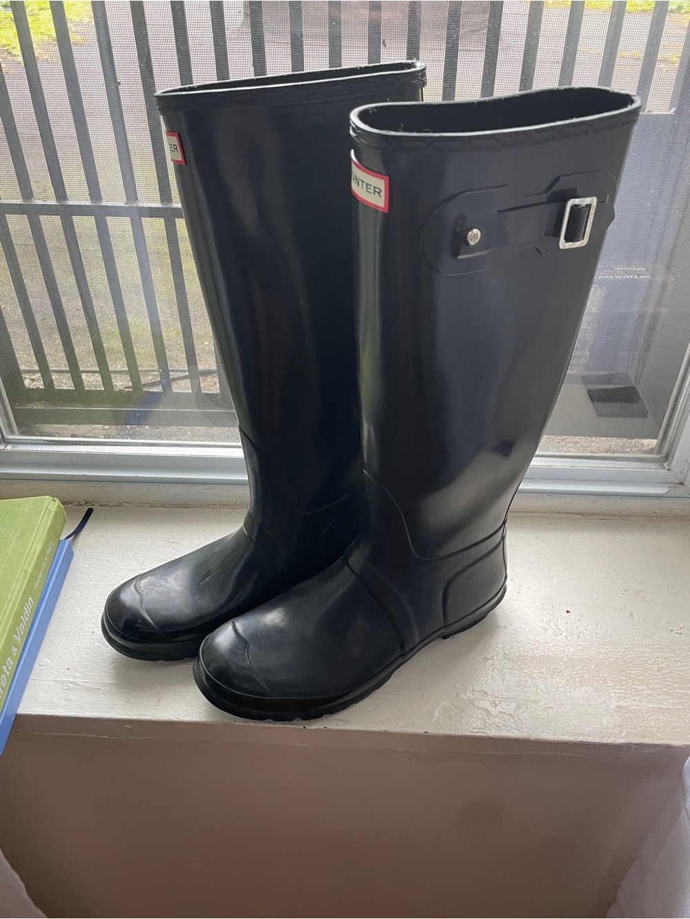 Women’s black size 10 Hunter rain boots